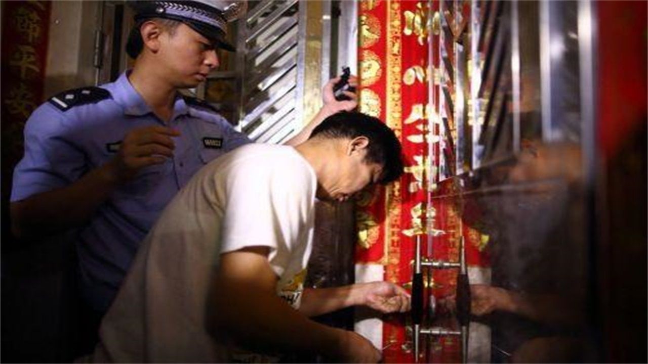 六盘水请开锁师傅开了锁后，师傅